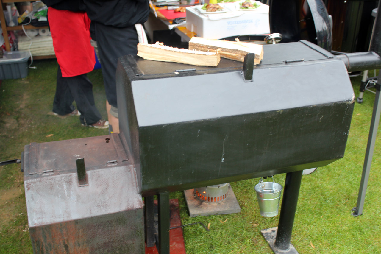 IMG_5425-flaming_pig_bbq-offset-alder-birch.jpg