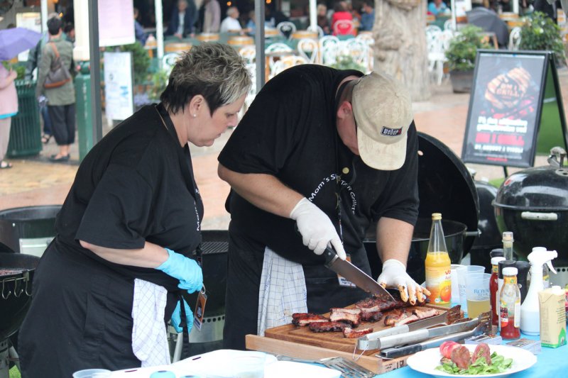 IMG_5653-moms_sportstar_grillers-ribs.jpg