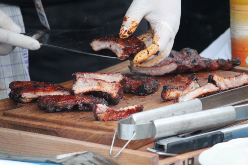 IMG_5655-moms_sportstar_grillers-ribs.jpg