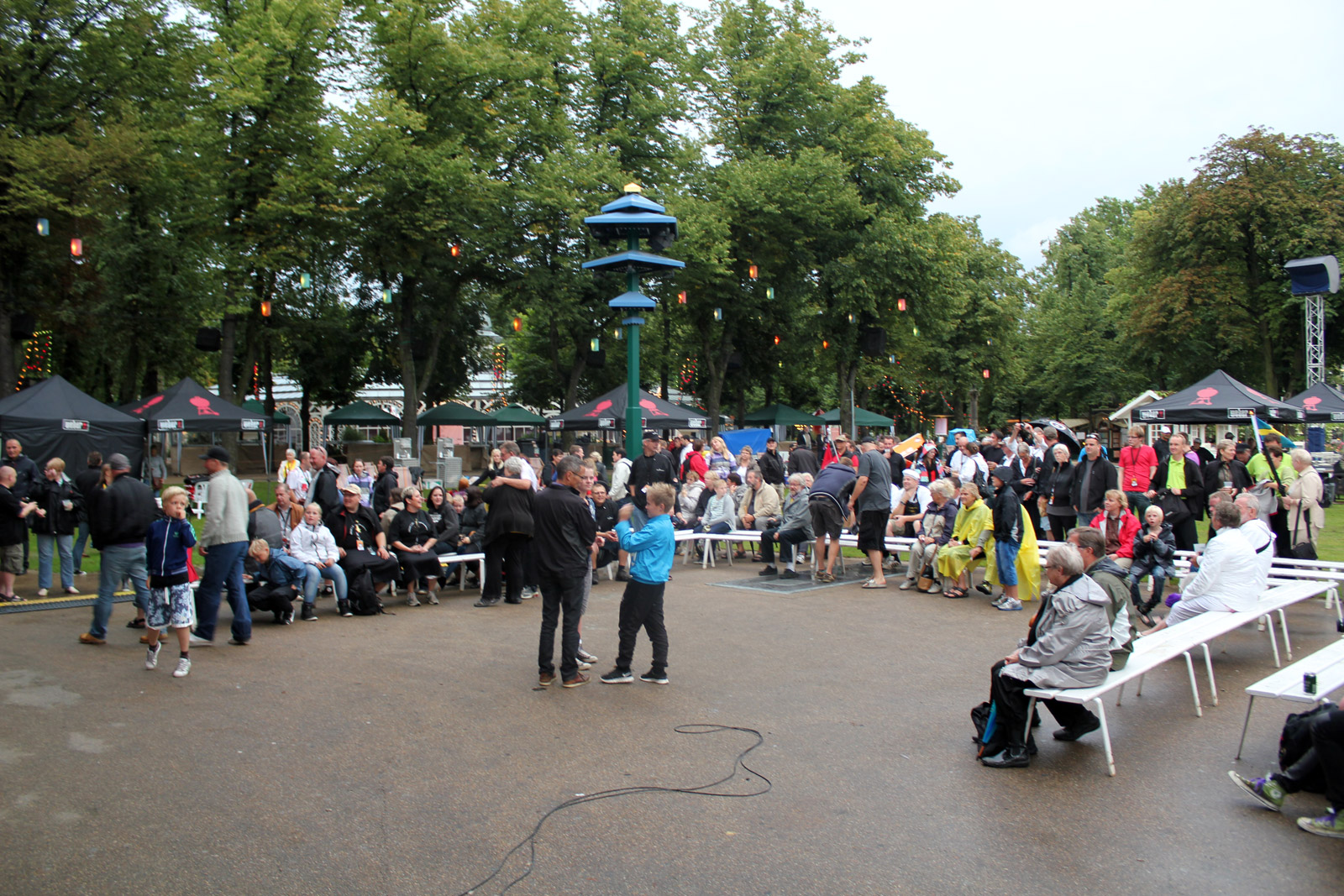 IMG_5682-crowd.jpg